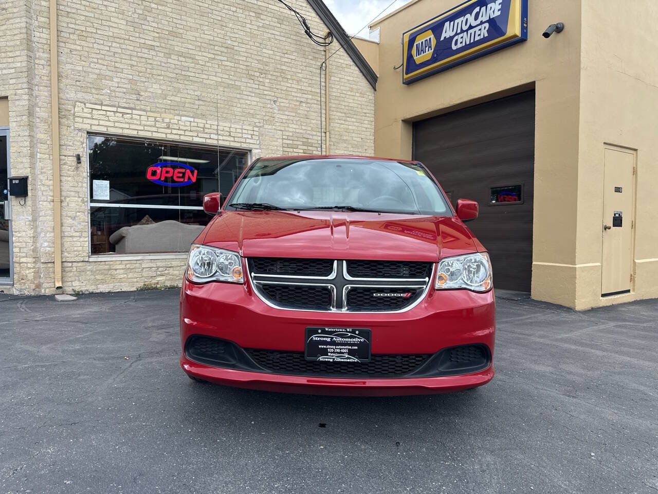 Used 2013 Dodge Grand Caravan SXT w/ Rear Park Assist Pkg FWD image 6