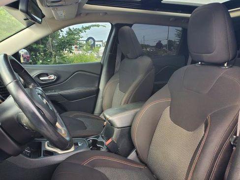 Used 2016 Jeep Cherokee 75th Anniversary FWD image 5