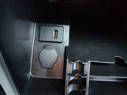 Used 2014 Nissan Frontier SV image 5