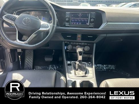 Used 2024 Volkswagen Jetta SE FWD image 6