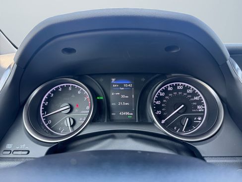 Used 2023 Toyota Camry SE image 12