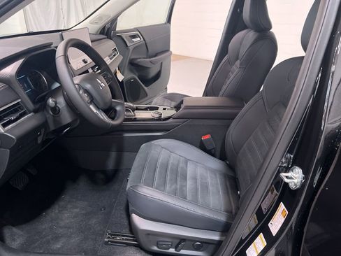 New 2025 Mitsubishi Outlander SE image 10