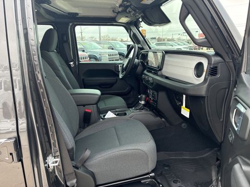 New 2026 Jeep Gladiator Sport image 17