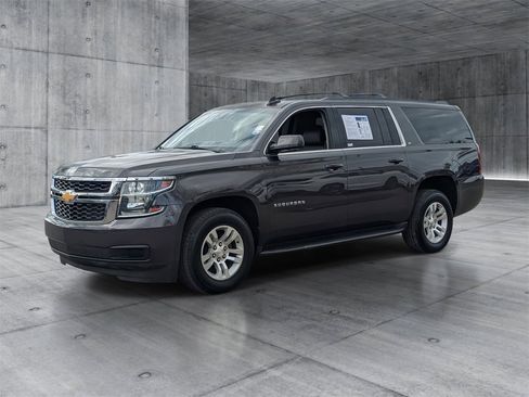 Used 2016 Chevrolet Suburban LT image 2