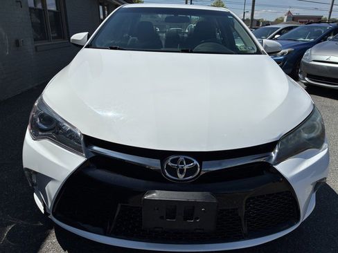 Used 2015 Toyota Camry SE FWD image 2