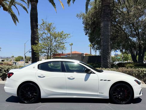Used 2021 Maserati Ghibli S GranSport RWD image 16