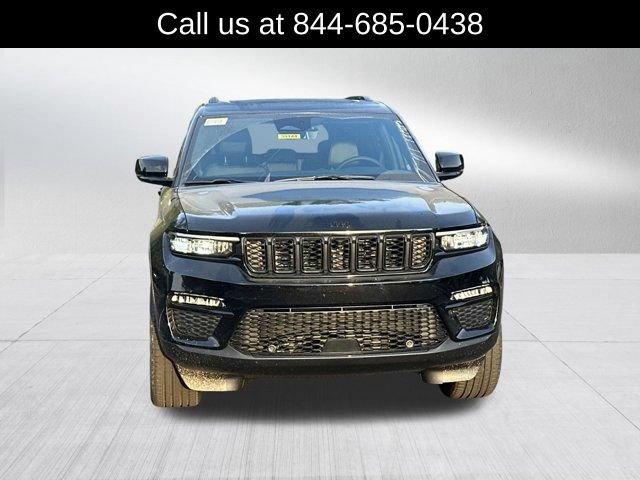 New 2025 Jeep Grand Cherokee Limited w/ Luxury Tech Group II AWD/4WD image 2