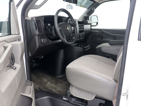 Used 2019 Chevrolet Express 3500 LT w/ LT Preferred Equipment Group RWD image 16
