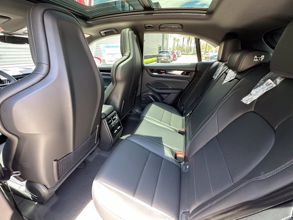 Used 2026 Porsche Macan 4S Electric AWD/4WD image 37