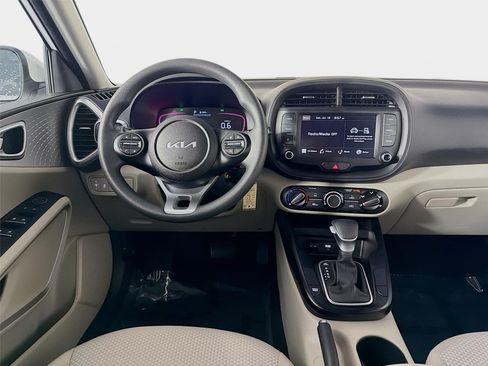 Certified 2025 Kia Soul LX w/ LX Technology Package FWD image 21