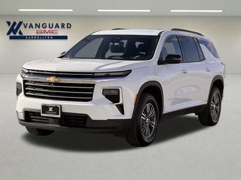 Used 2025 Chevrolet Traverse LT image 10