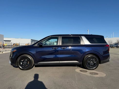 Used 2025 Kia Carnival image 20