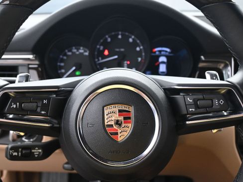 Certified 2025 Porsche Macan image 21