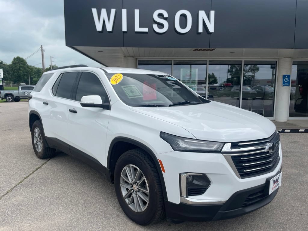 Used 2023 Chevrolet Traverse LT FWD image 1