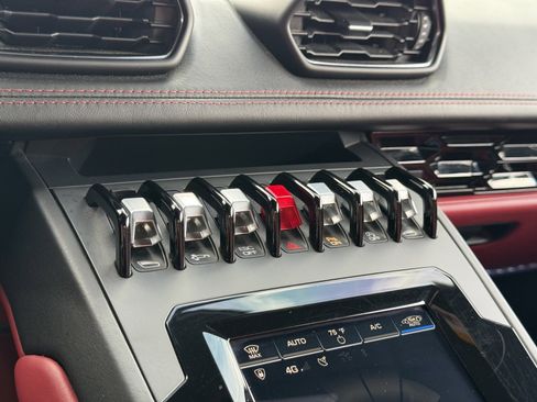 Used 2021 Lamborghini Huracan EVO image 20