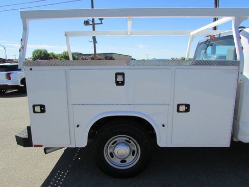 Used 2022 Ford F250 XL w/ Power Equipment Group RWD image 7
