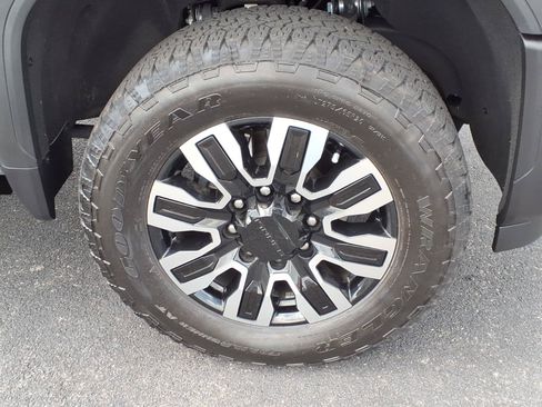 Used 2024 GMC Sierra 3500 Denali Ultimate AWD/4WD image 9