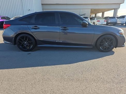 Used 2022 Honda Civic Sport image 4