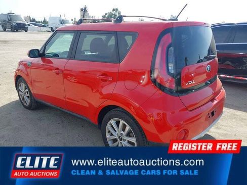 Used 2017 Kia Soul + image 5