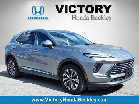 Used 2025 Buick Envision Preferred AWD/4WD image 1