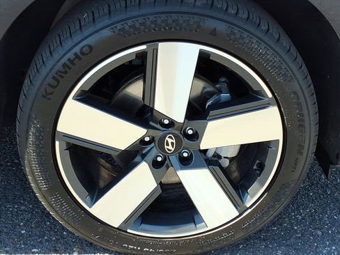 Used 2025 Hyundai Santa Fe Limited image 9