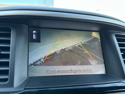 Used 2020 Nissan Pathfinder SV image 33