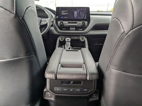 Used 2025 Toyota Grand Highlander AWD image 34