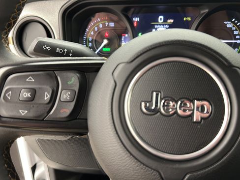 Used 2024 Jeep Wrangler Unlimited AWD/4WD image 18