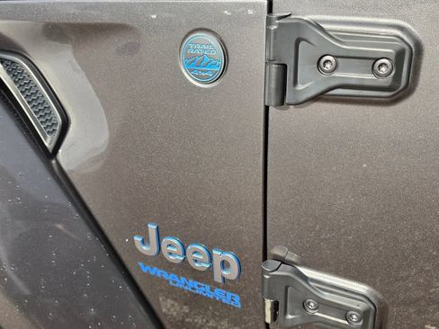 Used 2022 Jeep Wrangler Unlimited Rubicon 4xe AWD/4WD image 11