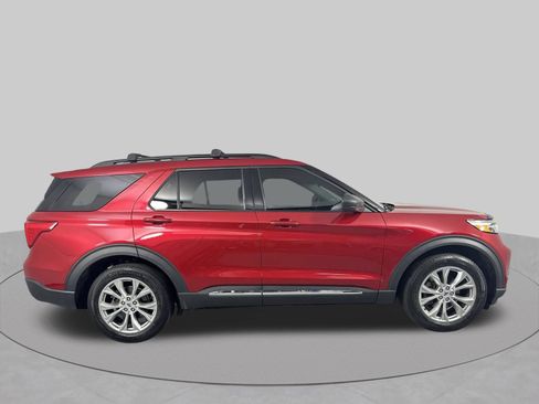 Used 2023 Ford Explorer XLT w/ Equipment Group 202A AWD/4WD image 37