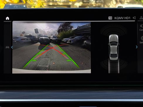 Used 2021 BMW M550i xDrive w/ Premium Package image 30