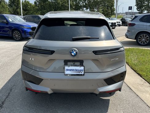 Used 2024 BMW iX xDrive50 w/ Premium Package AWD/4WD image 9