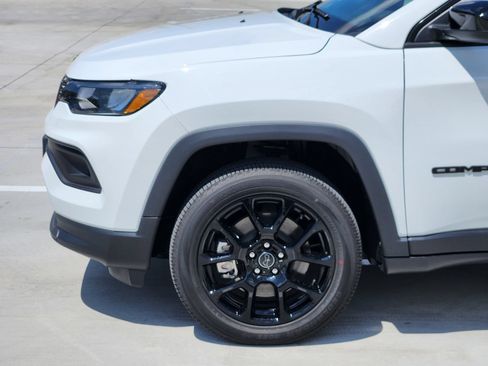New 2026 Jeep Compass Latitude AWD/4WD image 10