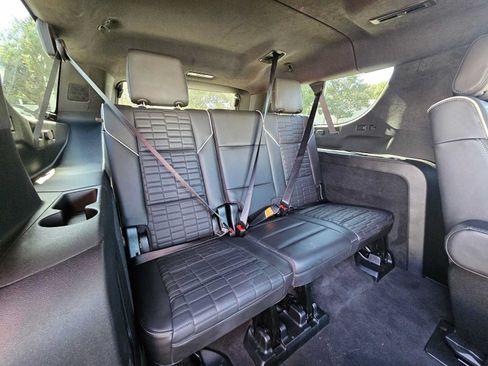 Certified 2024 Cadillac Escalade ESV Premium Luxury Platinum AWD/4WD image 13