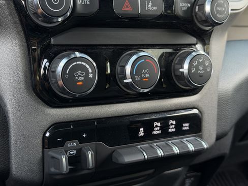 Used 2025 RAM 1500 Warlock AWD/4WD image 27