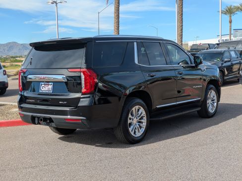 Used 2021 GMC Yukon SLT w/ SLT Luxury Plus Package image 3