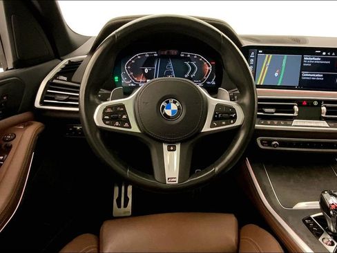 Used 2022 BMW X5 xDrive40i w/ M Sport Package AWD/4WD image 4