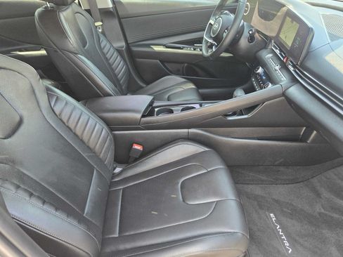 Certified 2025 Hyundai Elantra Limited FWD image 14