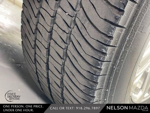 Used 2021 GMC Yukon SLT w/ SLT Premium Package image 14