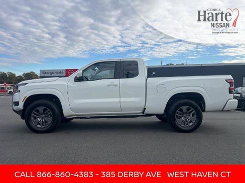 Certified 2025 Nissan Frontier SV image 2