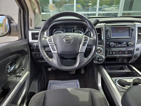 Used 2017 Nissan Titan SV AWD/4WD image 19