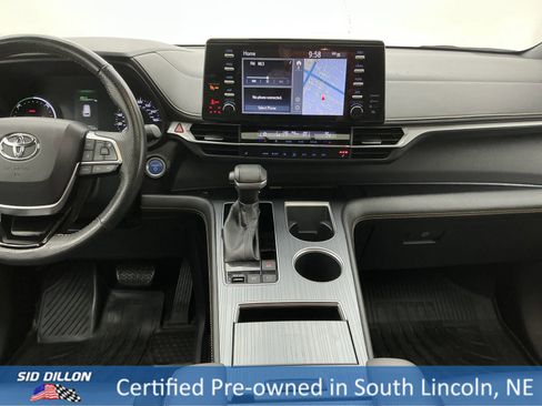 Used 2022 Toyota Sienna XLE Woodland Edition image 20