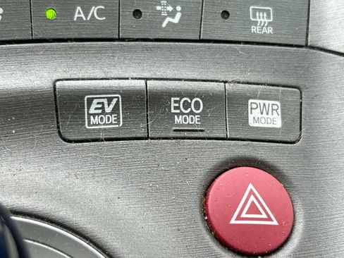 Used 2014 Toyota Prius Two FWD image 31