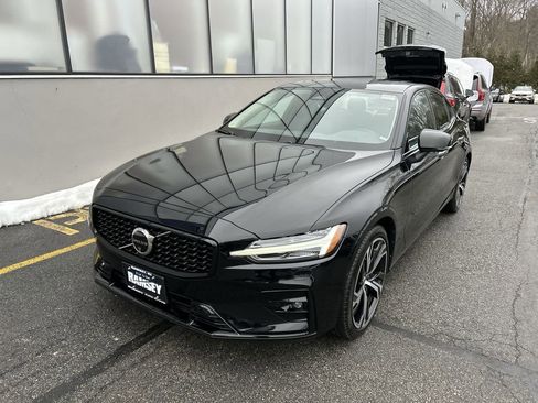 Certified 2025 Volvo S60 B5 Plus image 4