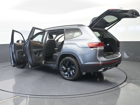 Used 2024 Volkswagen Atlas SE w/ Panoramic Sunroof Package FWD image 76