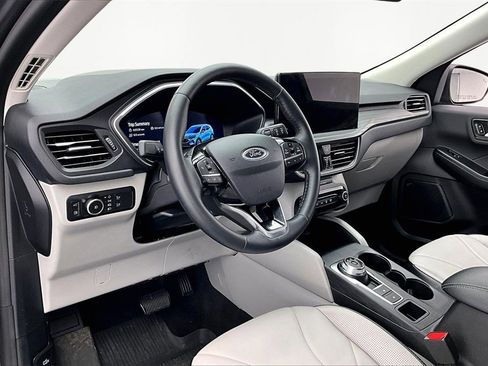 Used 2025 Ford Escape SE w/ PHEV Premium Package image 14