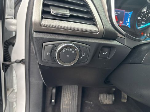 Used 2020 Ford Fusion SE image 14