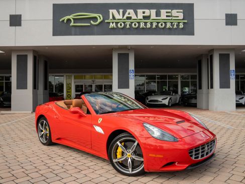 Used 2014 Ferrari California image 24