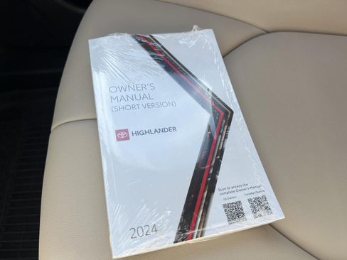 Certified 2024 Toyota Highlander XLE image 20