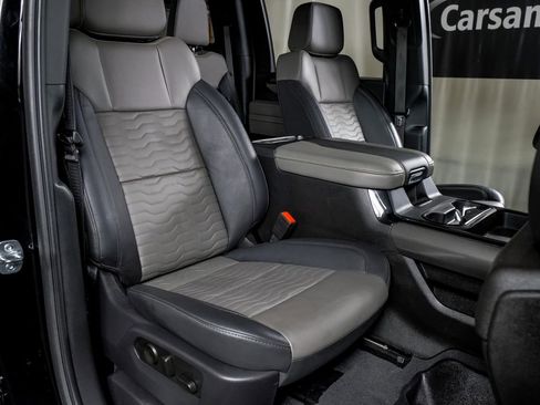 Used 2025 Chevrolet Silverado 2500 ZR2 w/ Technology Package image 30